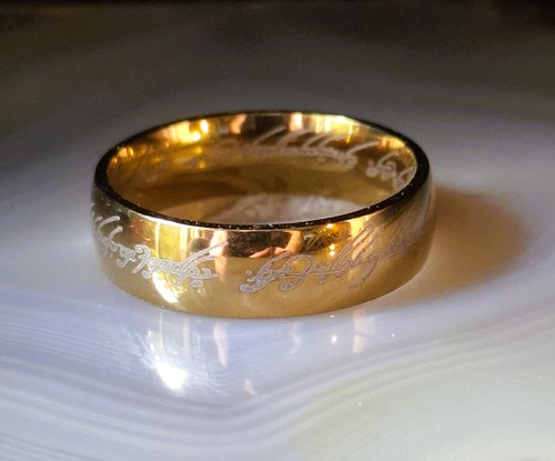 Der eine ring - der, golden